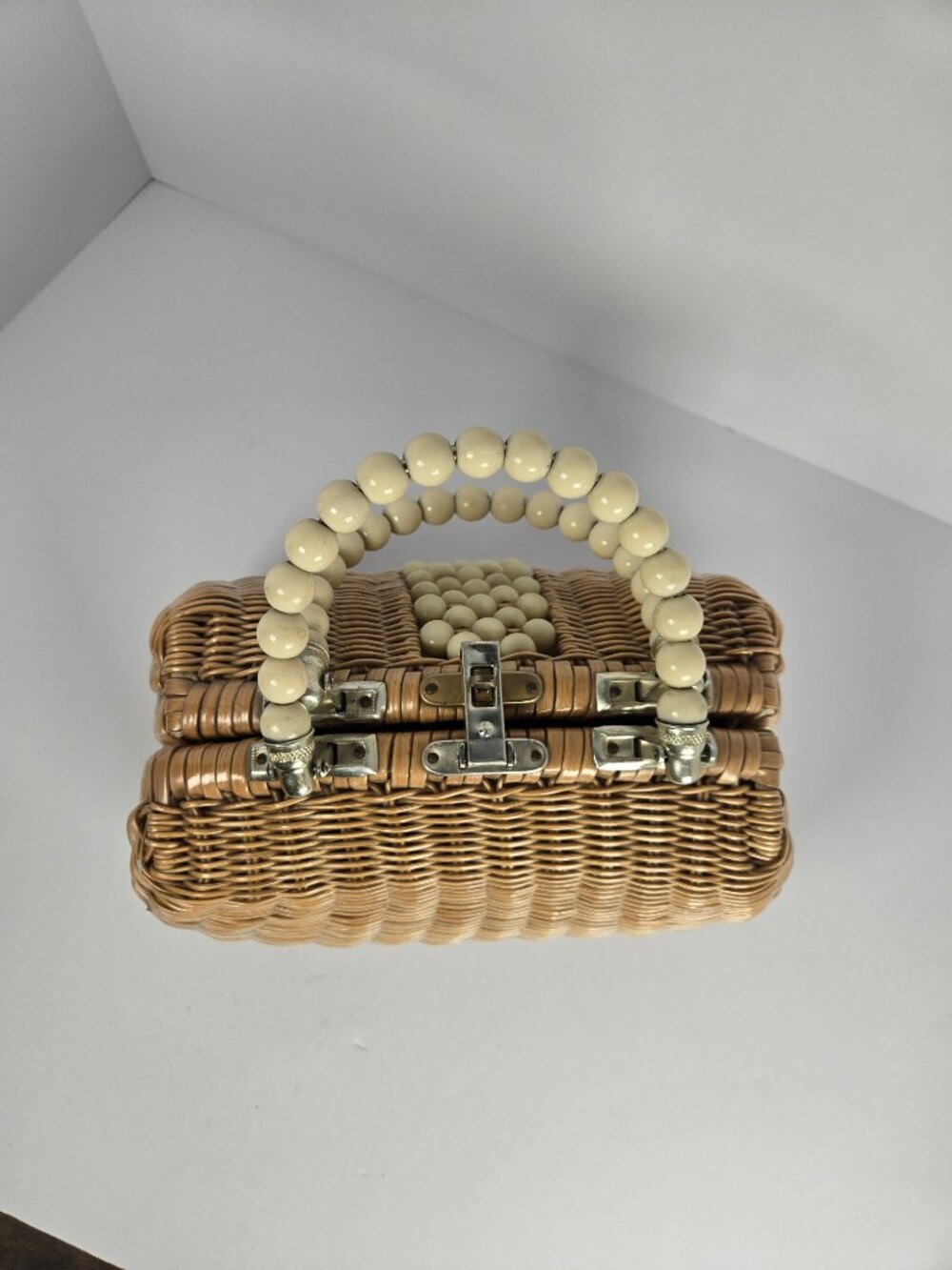 Vintage 1950s White Wicker Box Purse Marbleized Milk White Lucite Handle MCM - Picture 3 of 4